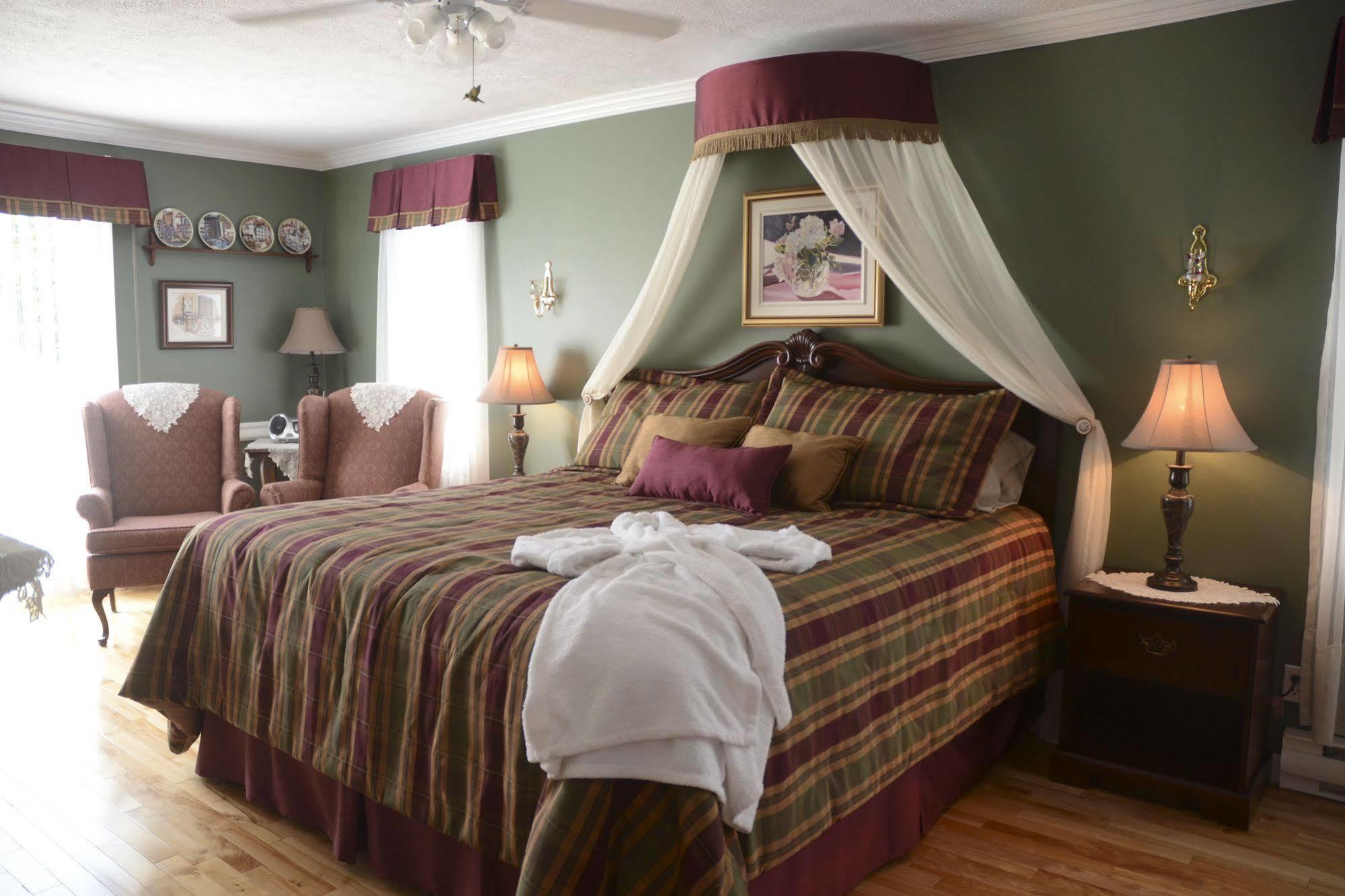 Cote'S Bed & Breakfast Grand Falls Exterior photo